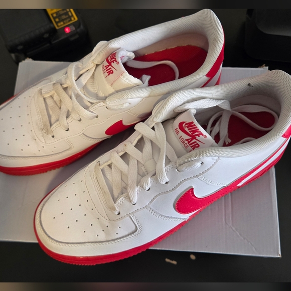 Boys (Big Kids) Air Force 1s - Size 7 - Picture 2 of 9